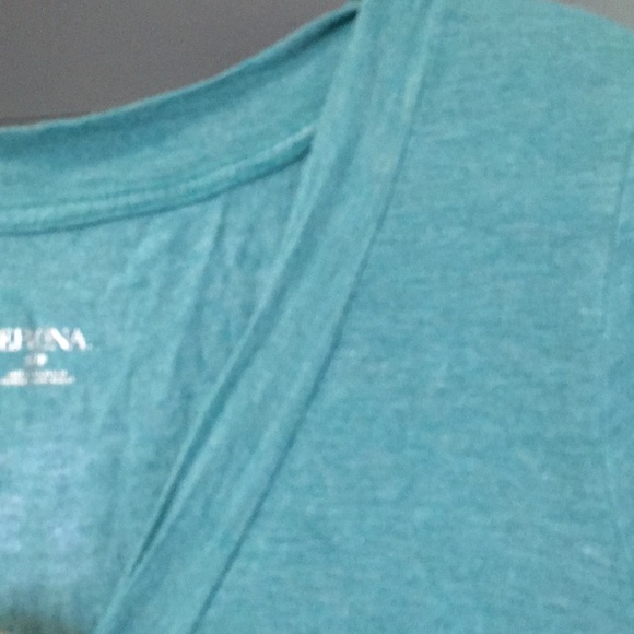 V neck - Picture 3 of 4